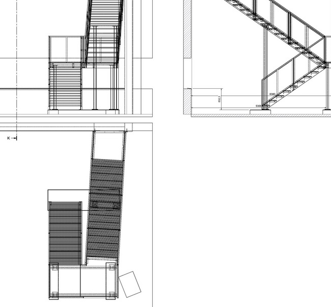 Fluchttreppe mit Streckmetall- Geländer und Gitterrost Stufen