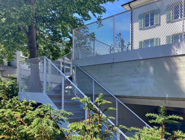 terrasse gemeindehaus gelaender treppe kueche 04